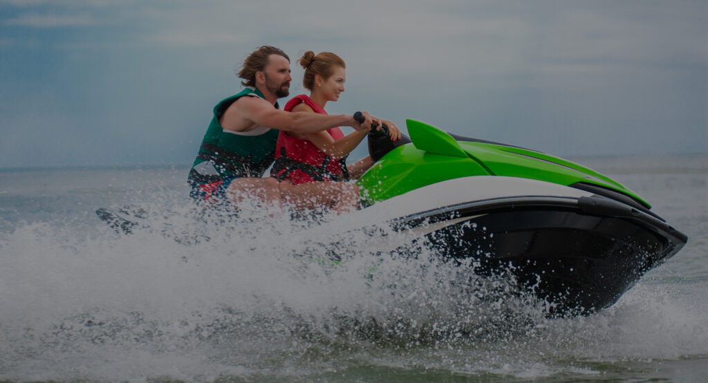 pareja en jetski